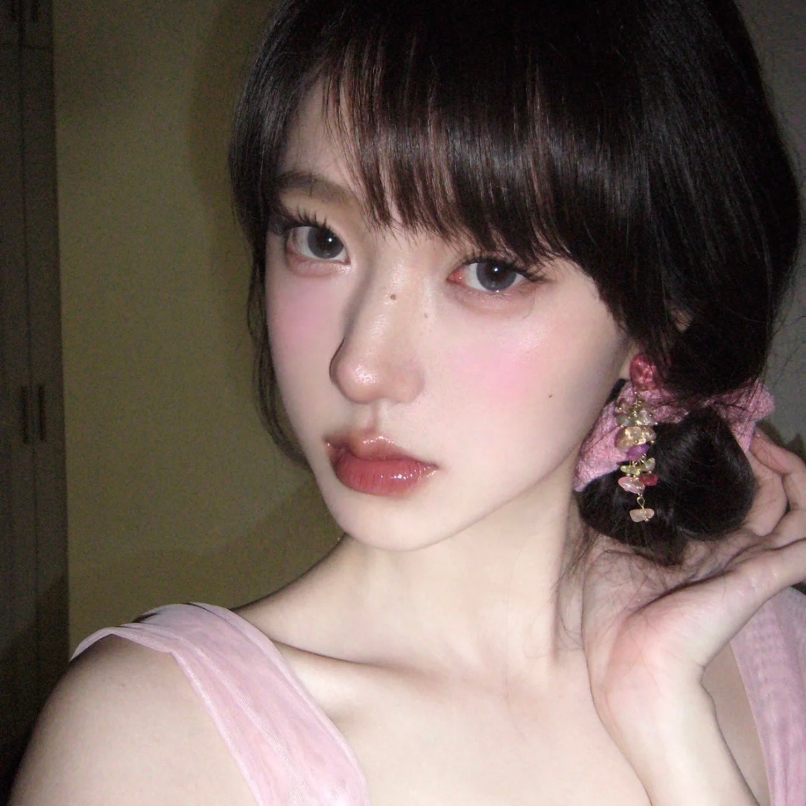 “活着的花有一万种开法，祝你方寸不乱。” ​​​