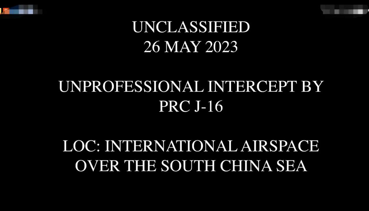 我军歼-16在南海上空拦截美军RC-135，并啐了它一口尾气！

昨日，美国防部