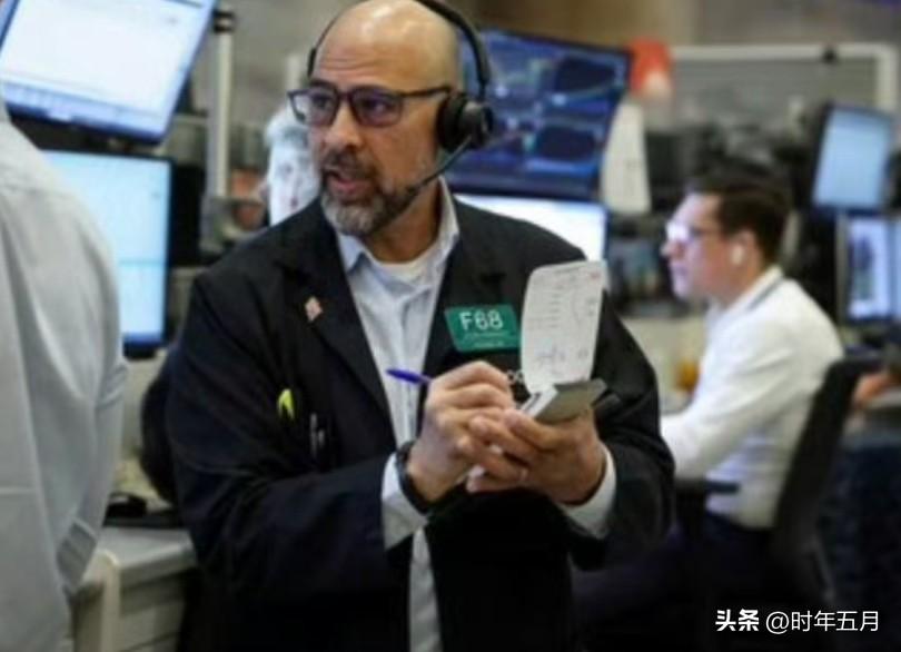 美股全线暴跌，开战以来幅度最大的一天

道琼斯📉1%，标普五百📉1.7%，纳