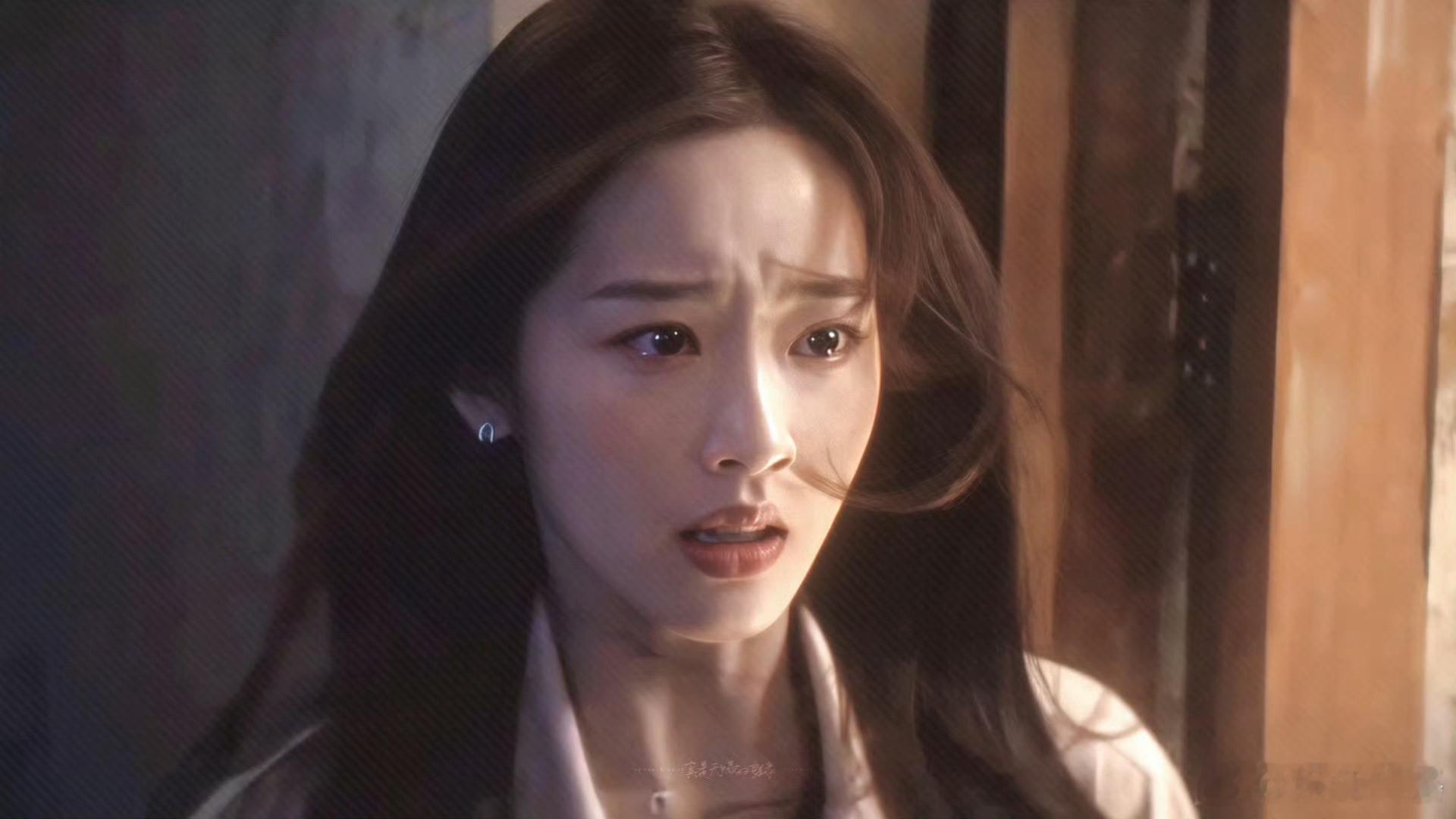 邓恩熙的白开水淡颜绝了!无需浓烈五官冲击，舒展眉眼与干净气质勾勒原生美感。笑时清