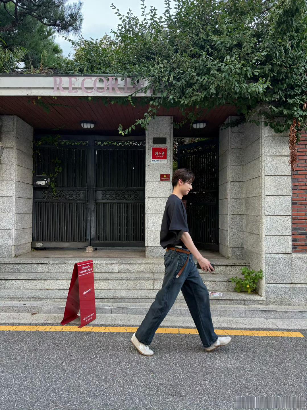 胡一天也想进步了毕竟腿长，进步的“跨度”都比别人大。但光靠腿长可不行，看得出来是