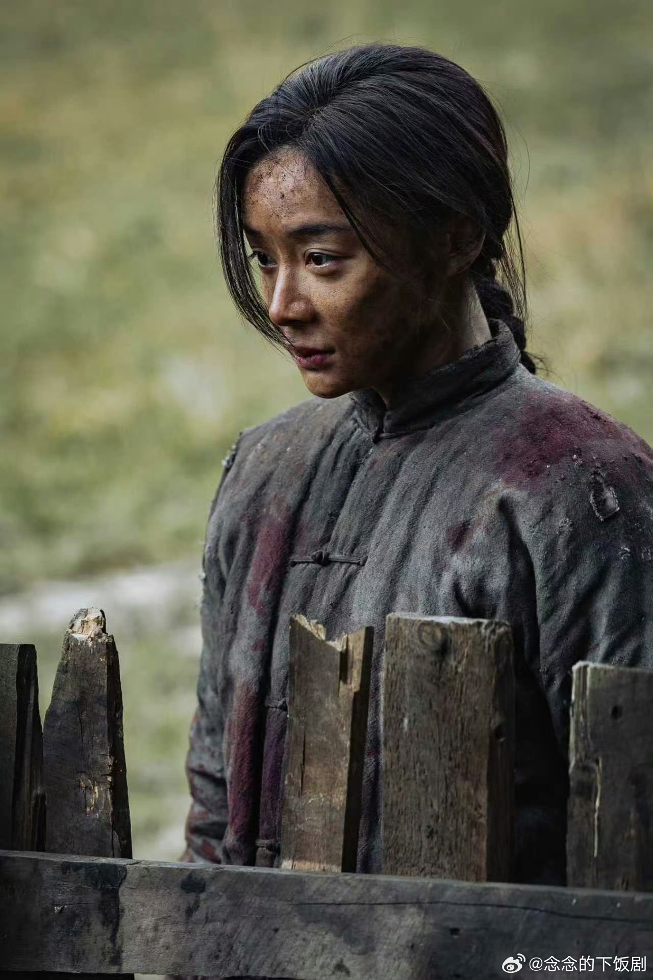 袁姗姗这都是演员必须做的事袁姗姗在专访里好专业！拍《归队》涂黑底、泡江里不抱怨，