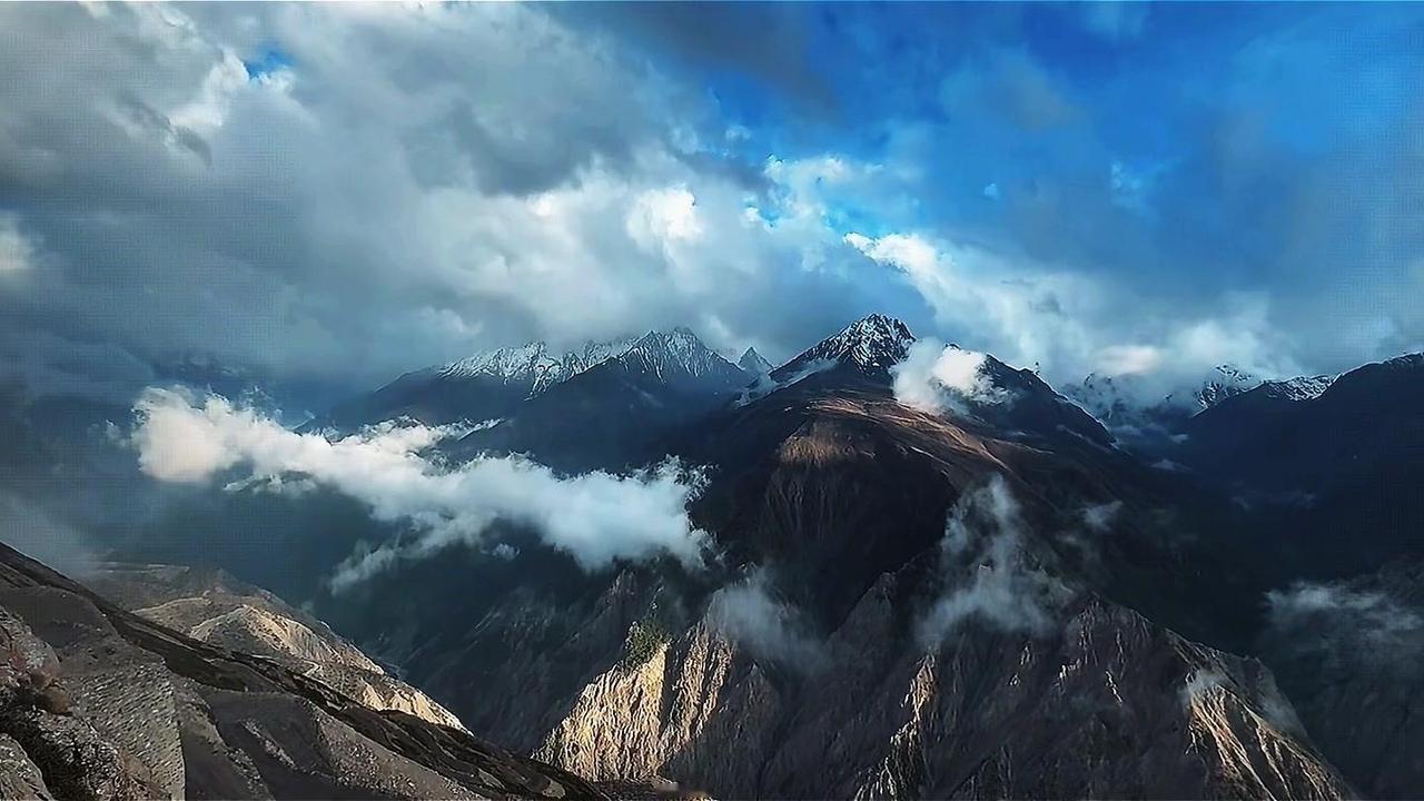 追随杨紫的脚步，解锁祖国大好河山的每一帧风景。从繁华都市到静谧乡村，从雪山草原到