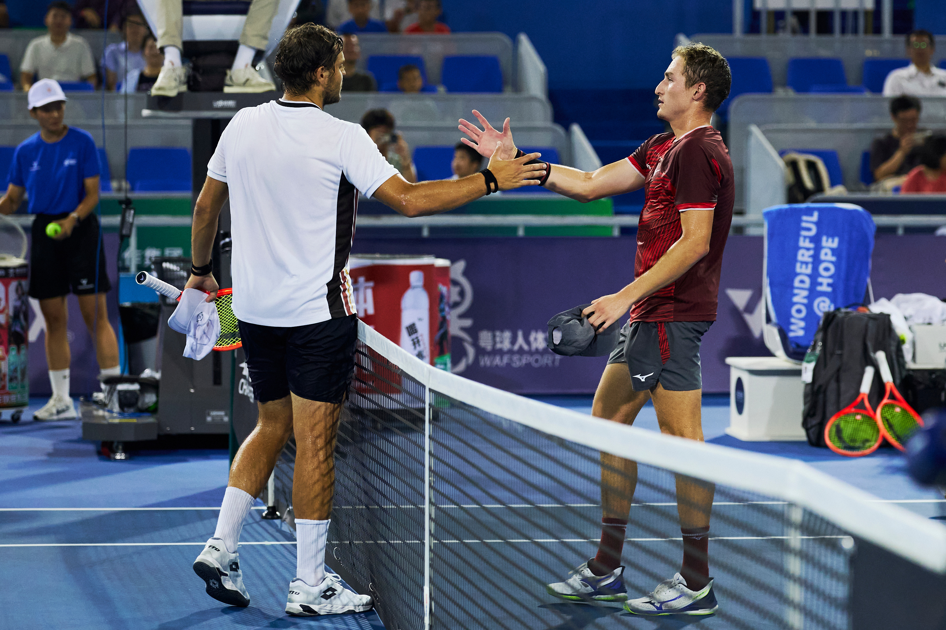 沙里波夫！ATP 100广州黄埔站马拉特·沙里波夫问鼎男单冠军。这也是我今年中国