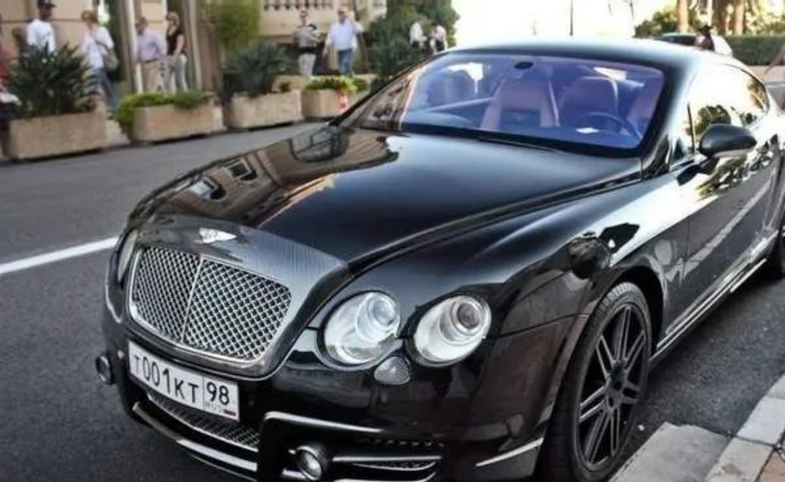 豪车为什么一直都车窗紧闭是怕外面的穷酸味儿飘进车里吗不知道大家有没有发现路上跑的