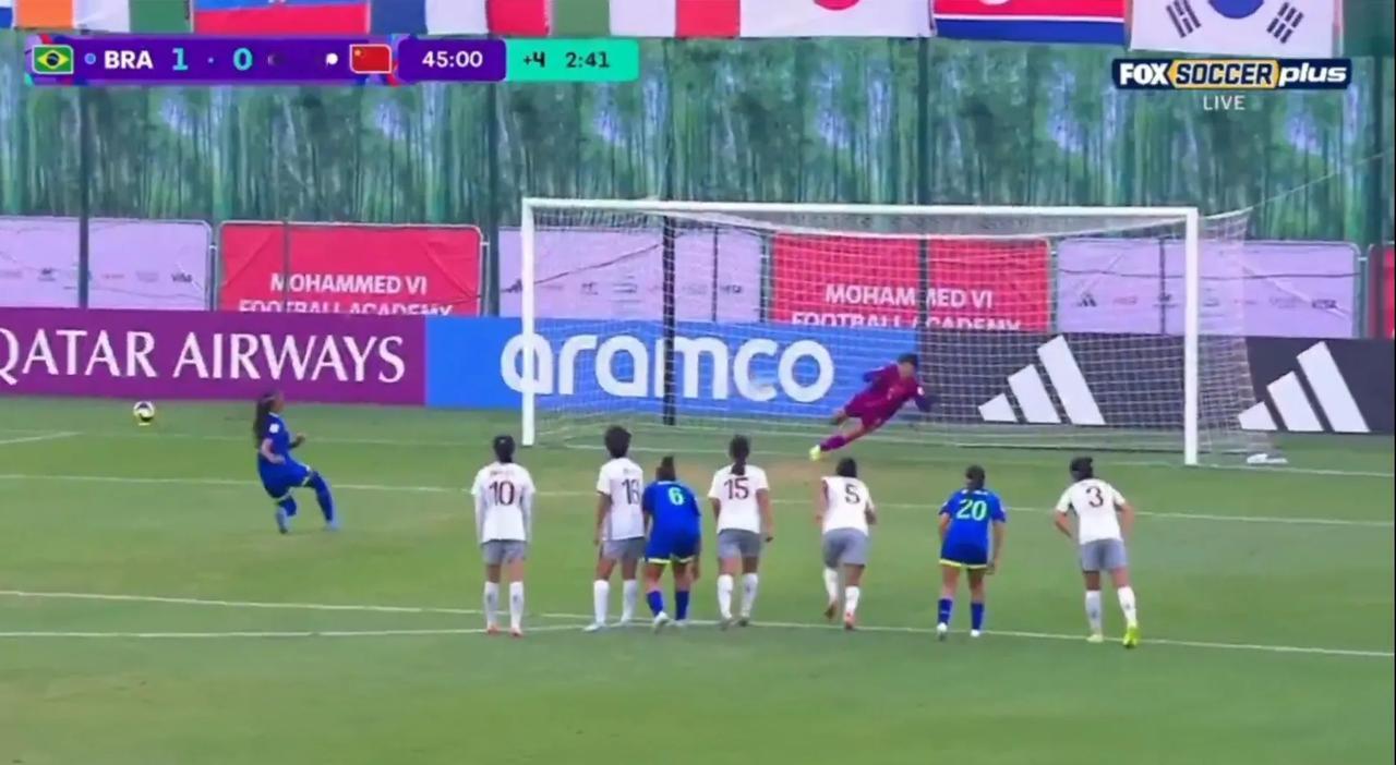 巴西队点球踢飞了，中国U17女足大难不死，太好了！今天巴西队天胡开局，开场才3分