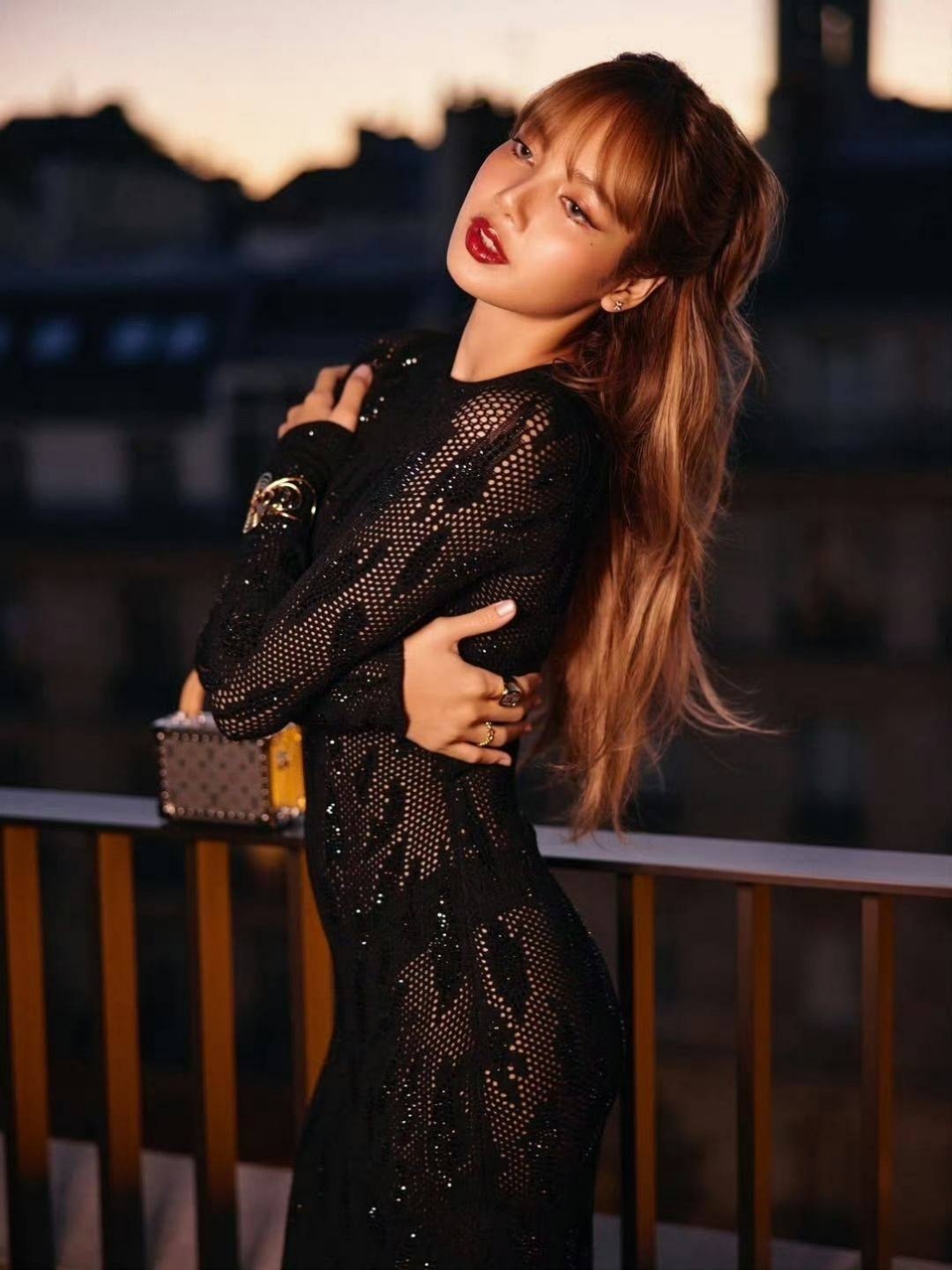 Lisa周边是丁字裤 BLACKPINK成员Lisa因新专辑官方周边中上架了一款