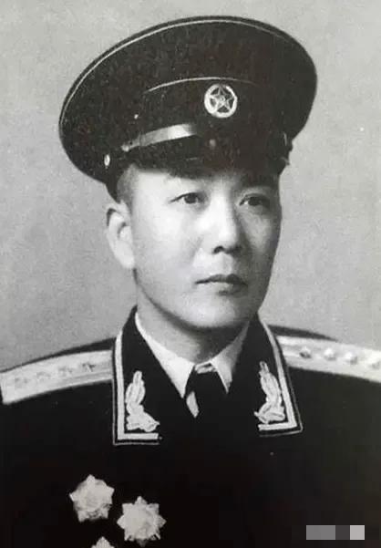 1964年，开国大校李元明因突发静脉炎住院，被送去301医院治疗，但身体每况愈下