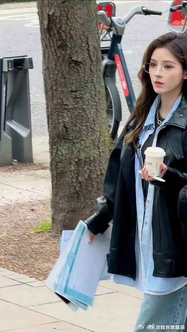 张予曦妈咪变学姐合伙人 金丝眼镜一戴，温柔学姐上线！张予曦这眼神真的好戳人！ 