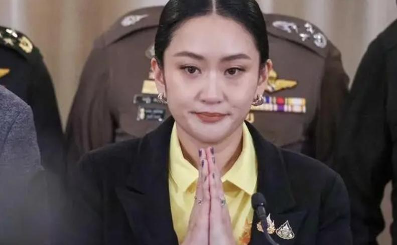 关系恶化，洪森做事不厚道？泰国女总理含泪道歉，30万人明确站队。当真是无奇不有，