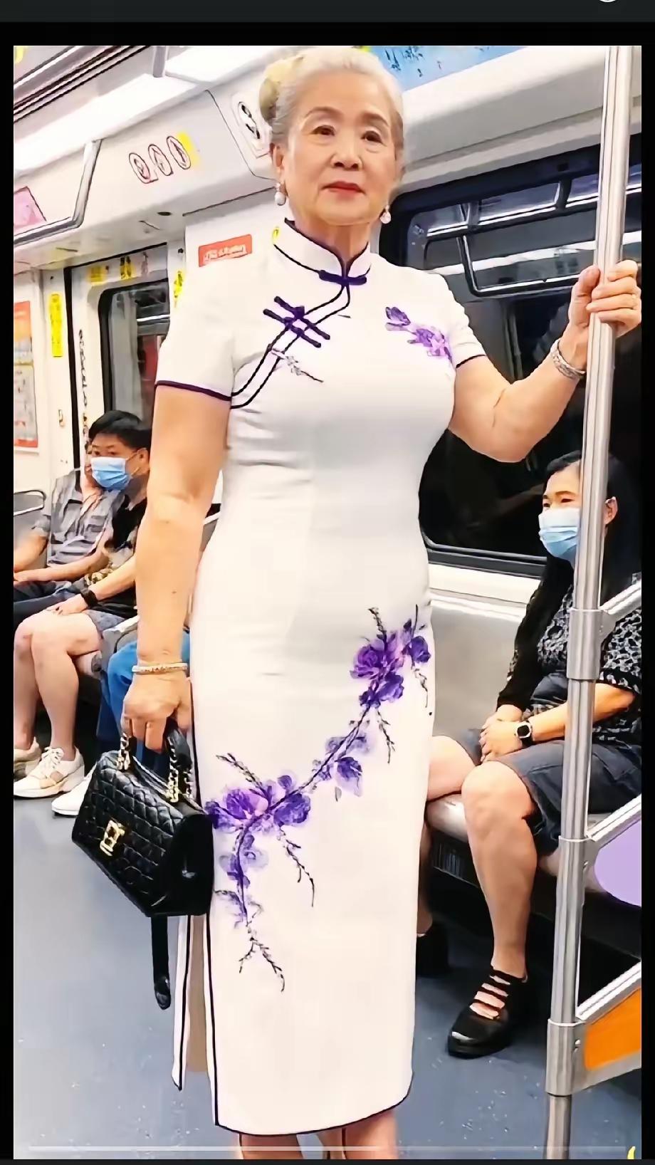 自信的美！
真优雅！别有一番风情，看着就那么高贵典雅有韵味。真得：别受年龄约束，