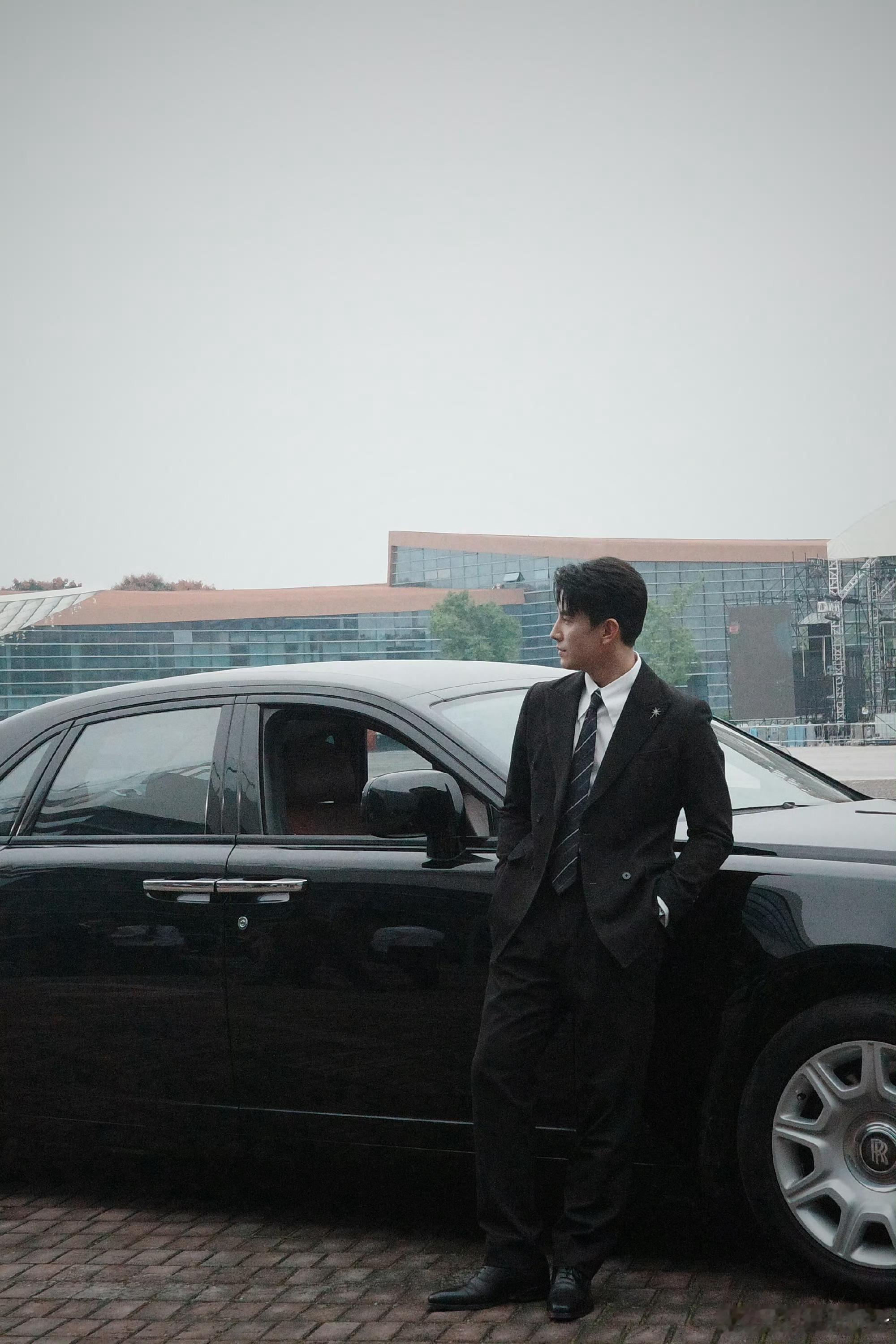 刘萧旭劝学 刘萧旭对粉丝态度好温柔，不忘告诉大家好好上课，不要翘课来追星啊！ 