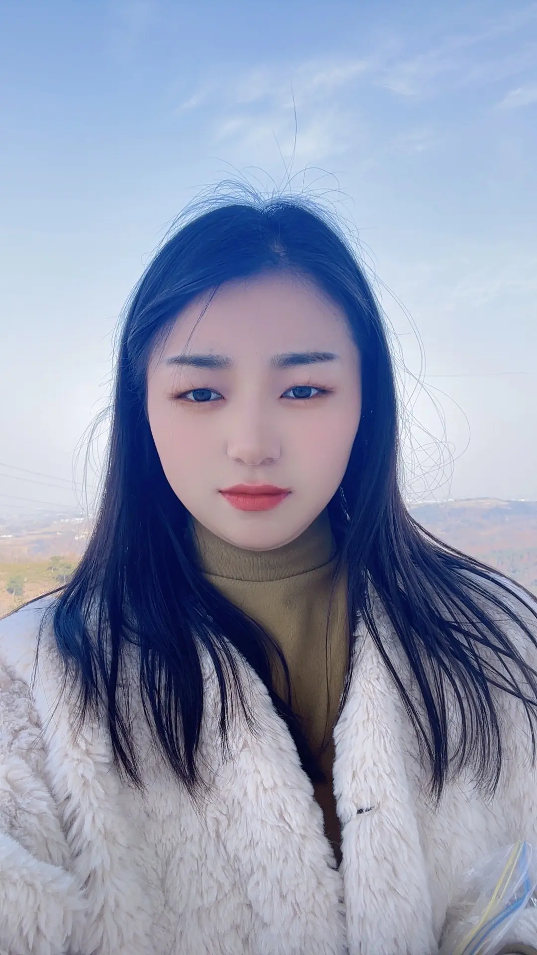 我们到了一定的年纪，才会发现，人生其实有很多东西是，可有可无的，可去可...