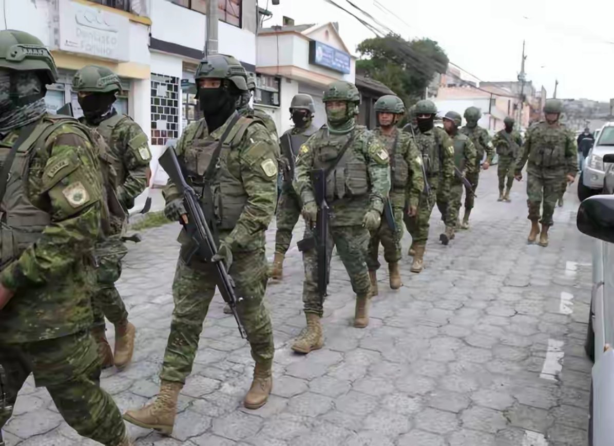 日本要了30年，花了近万亿，美军仍拒不归还普天间机场，这机场硬生生建在了冲绳县宜