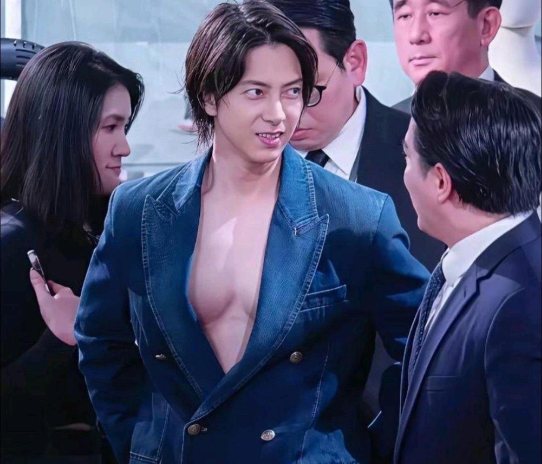 我能说这么穿衣服一点也不好看吗 
