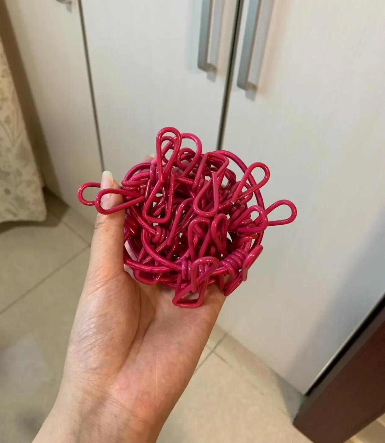 绝了！！！婆婆问我为啥不早点买超级实用的晾衣绳两头带钩的晾衣绳！

随意一挂，哪