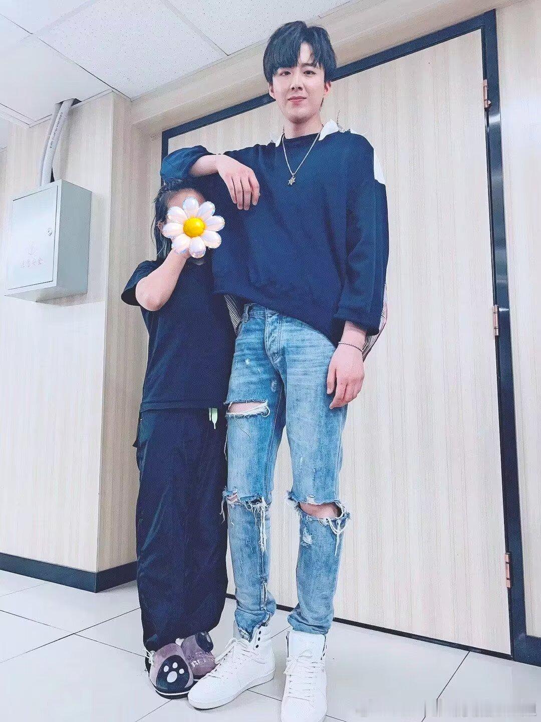 摩登兄弟 哈哈哈哈小个子就是大个子的玩具