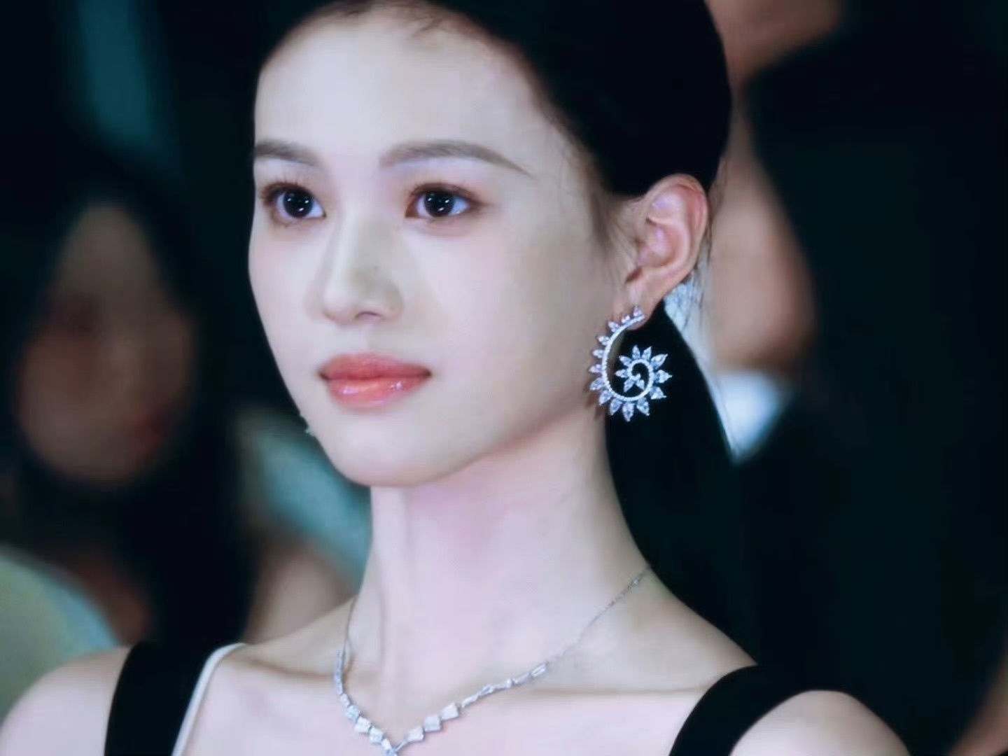 沈羽洁高个洋气漂亮的00花 ​​​