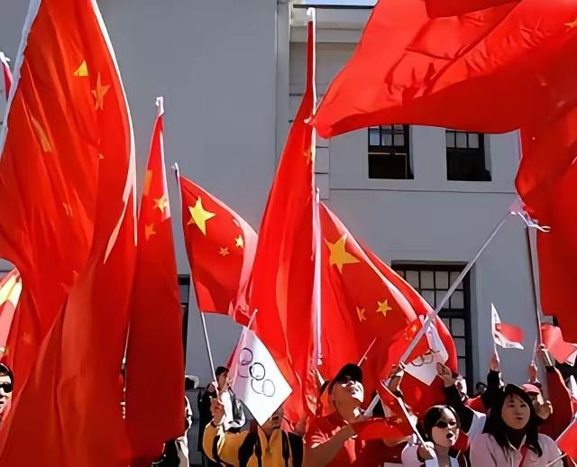 中国只要一直不打仗，世界就会怎么样？

咱们老百姓最爽的，就是半夜能安心睡觉，孩