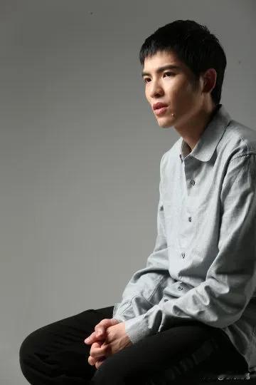 歌手，萧敬腾说，我小时候有一种病，不知道你们有没有听说过，叫阅读障碍症，即便是现