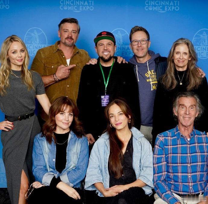 中文音译词“卡司”（kǎ sī）
这是一个从英文 “cast” 音译过来的词，特