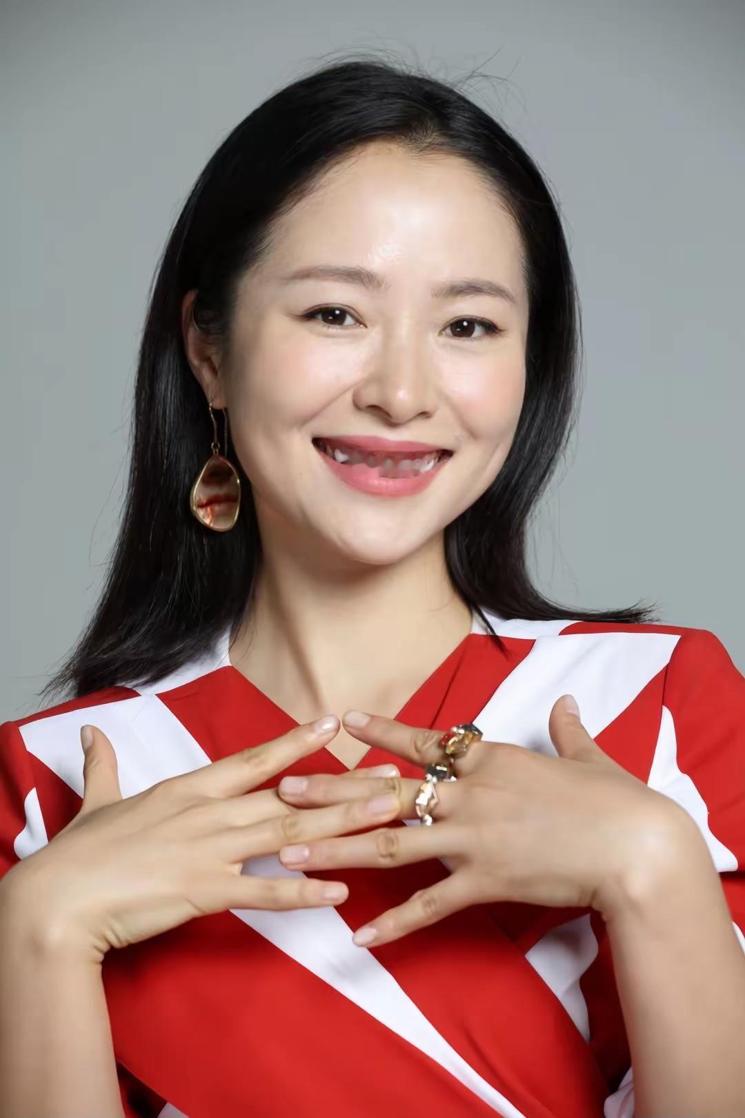 江一燕的状态太绝了！岁月果然不败美人

提起江一燕，很多人对她的印象还停留在荧幕