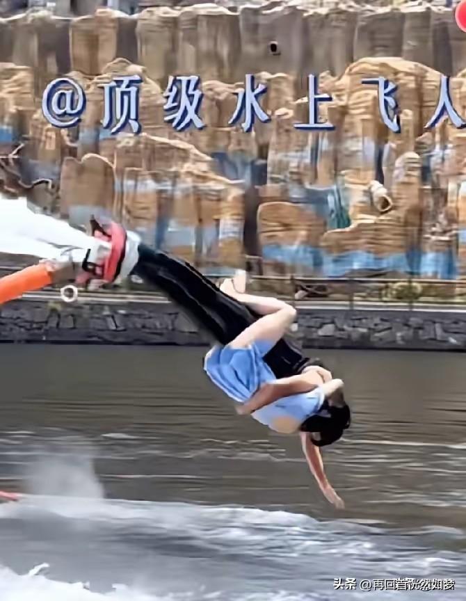 李老汉的儿子离婚了，这让李老汉大为吃惊！
近期，李老汉的儿子和儿媳去外地旅游了，