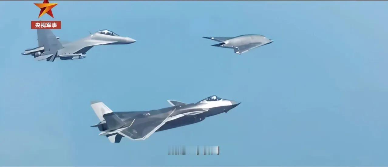 空军76周年庆传来炸裂消息！攻击-11隐身无人机官宣服役，直接拿下世界第一——这