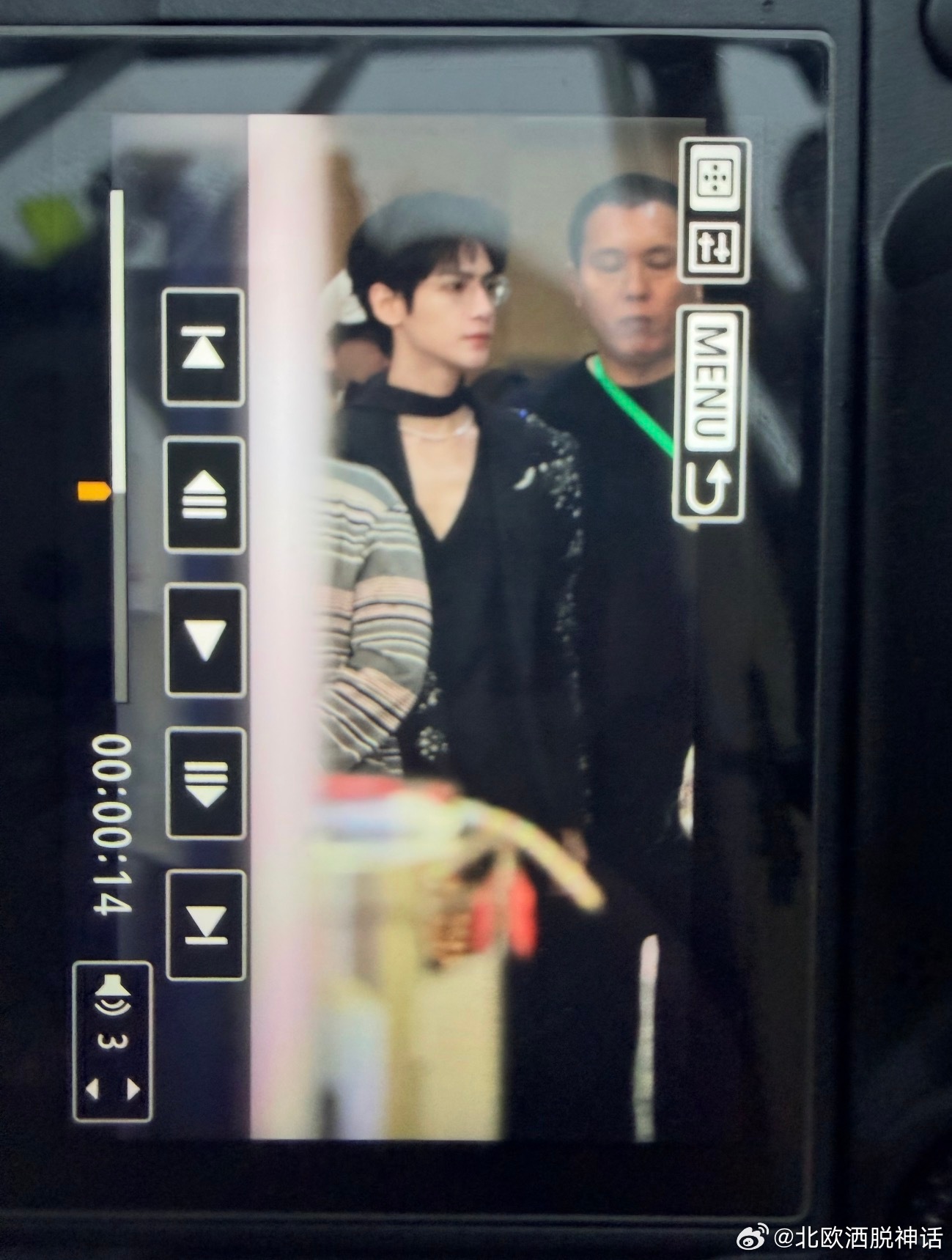 我滴个老天奶，怎么能禁欲成这样Cr: 罗云熙的旺旺版兔兔 