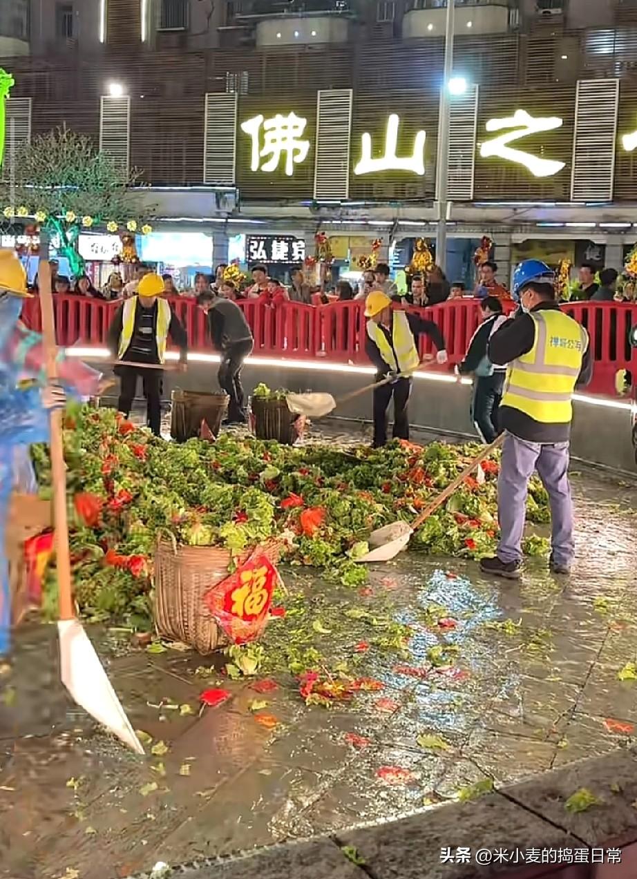 你们丢的生菜被当垃铲走了
带回家这才是真·把财留住！
 
昨晚行通济，现场那叫一