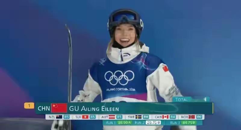 逆转封神！谷爱凌4年首战大跳台 失误后强势逆袭 一不小心晋级决赛谷爱凌大跳台决赛