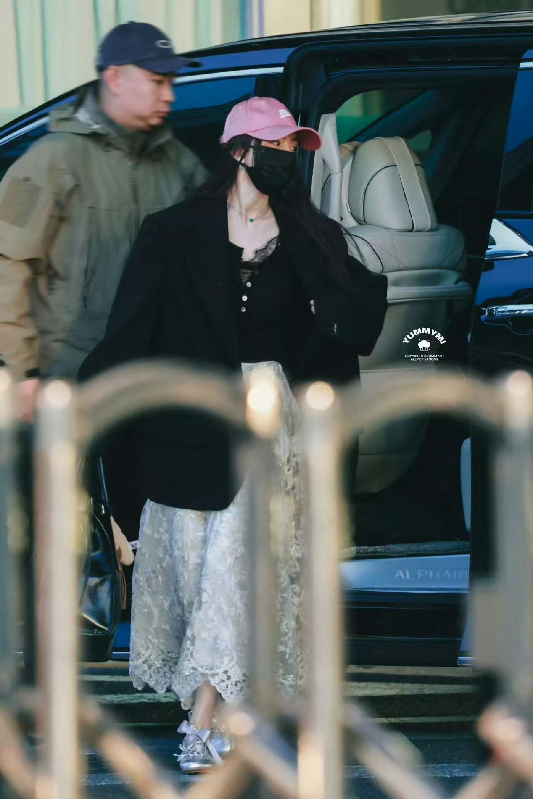 杨幂正式进组江山大同杨幂进组江山大同穿搭幂姐私服依旧曼妙，期待冯太后 