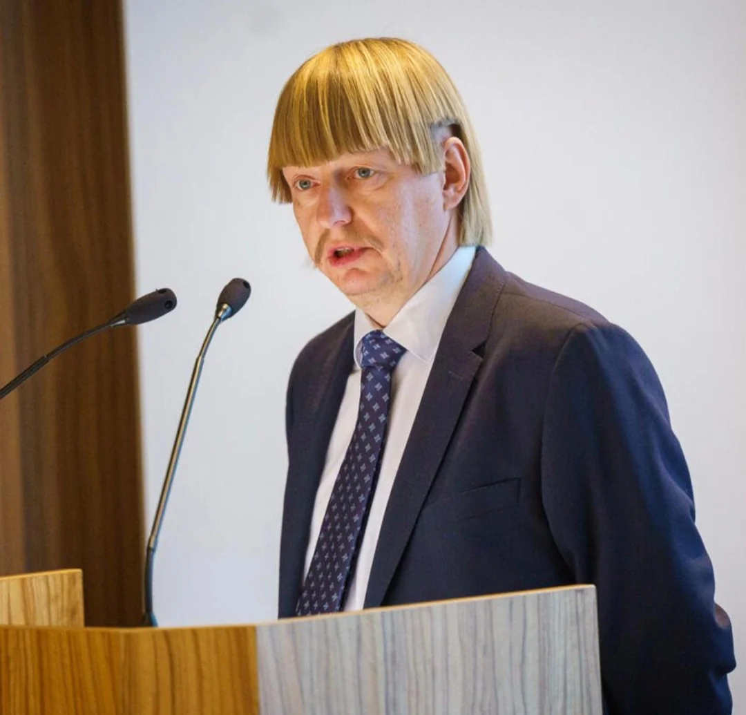 🔻爱沙尼亚政客雷恩·埃普勒。🔻曾任环境部长。热点现场海外新鲜事