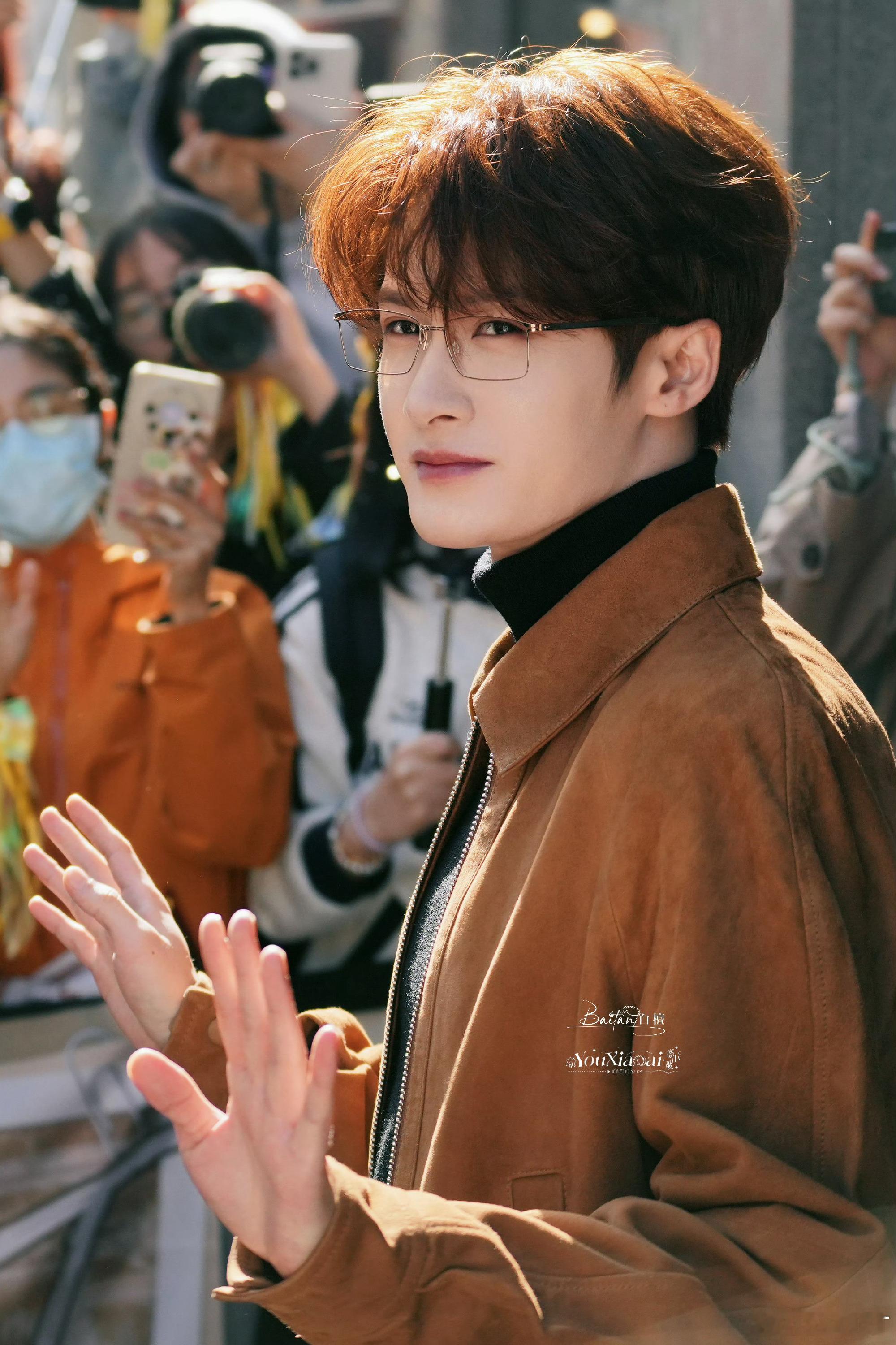 早上好啊！健次宝宝！早上的阳光落在健次的发梢上，阳光下的健次更加帅气迷人！