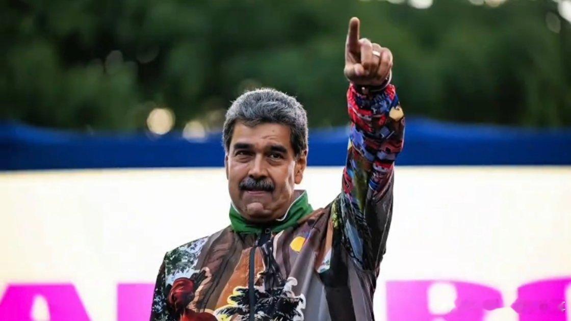 特朗普已与委内瑞拉总统马杜罗通了电话，讨论双方可能举行的会晤。与此同时，美国仍在