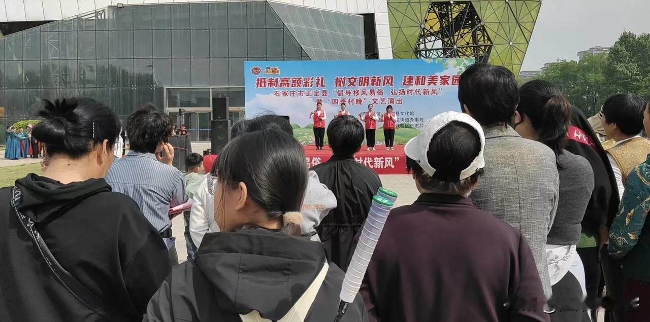 彩礼该改改了，既要体面，又别压垮年轻人！


彩礼这习俗流传了上千年，原本只是婚