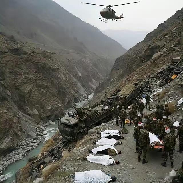 1月22日印军一辆军车在克什米尔巴德尔瓦-昌巴公路行驶时突发意外，车辆行至山顶附