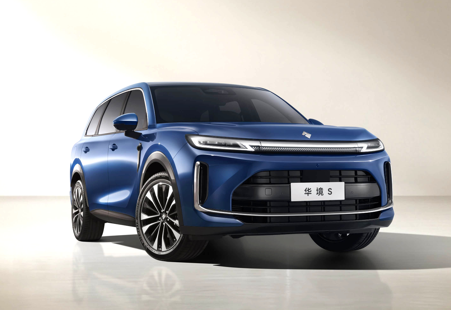 老旧城区窄路，一直是衡量车载感知硬件与智驾算法的核心场景，华境S在这个场景下，可