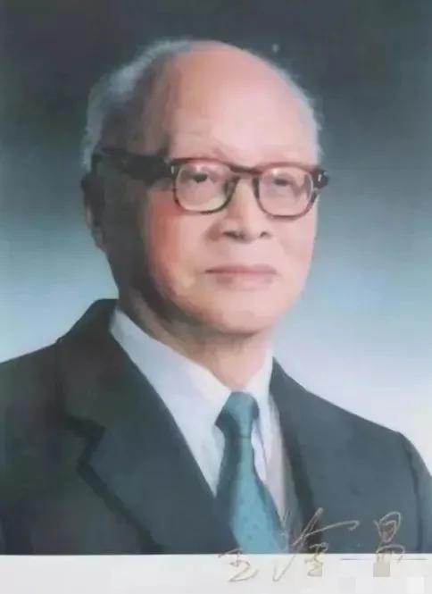 1960年，最后一批苏联专家拎着行李登机，组长谢列金突然驻足，语气坚定，说：“你