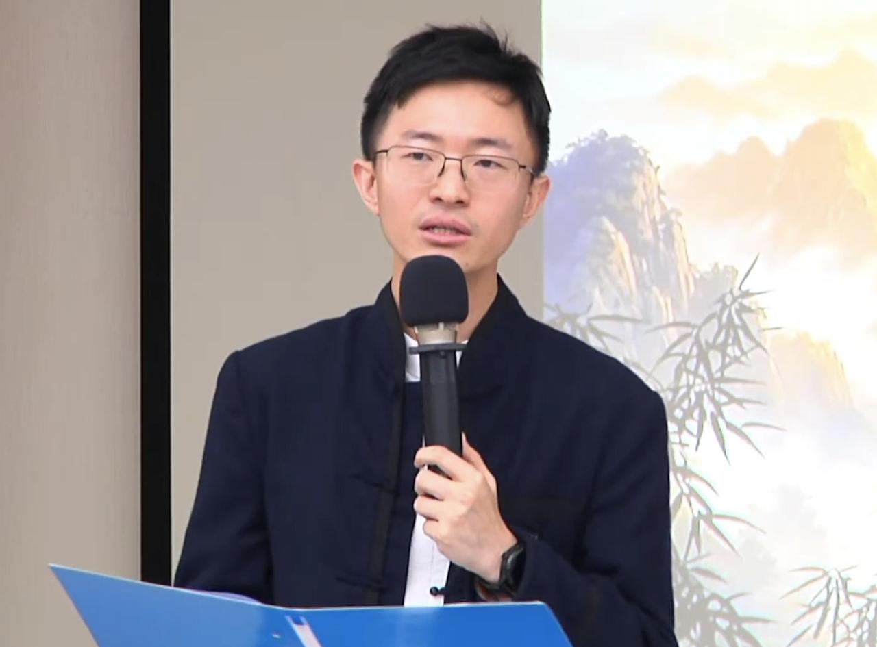 侯汉廷新书发表会，大咖现场“抢人”！

今天，新党议员侯汉廷的新书《以中华之名》