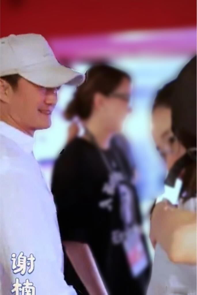 遇到名声在外的京嬷了轻轻扭了几下身子，娇俏又鲜活，一举一动自带独特灵气。