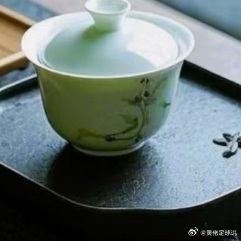 生活手记[爱心]早安！微风拂过海棠，花瓣轻颤。愿今日的我们，如它般灵动，拥抱生活