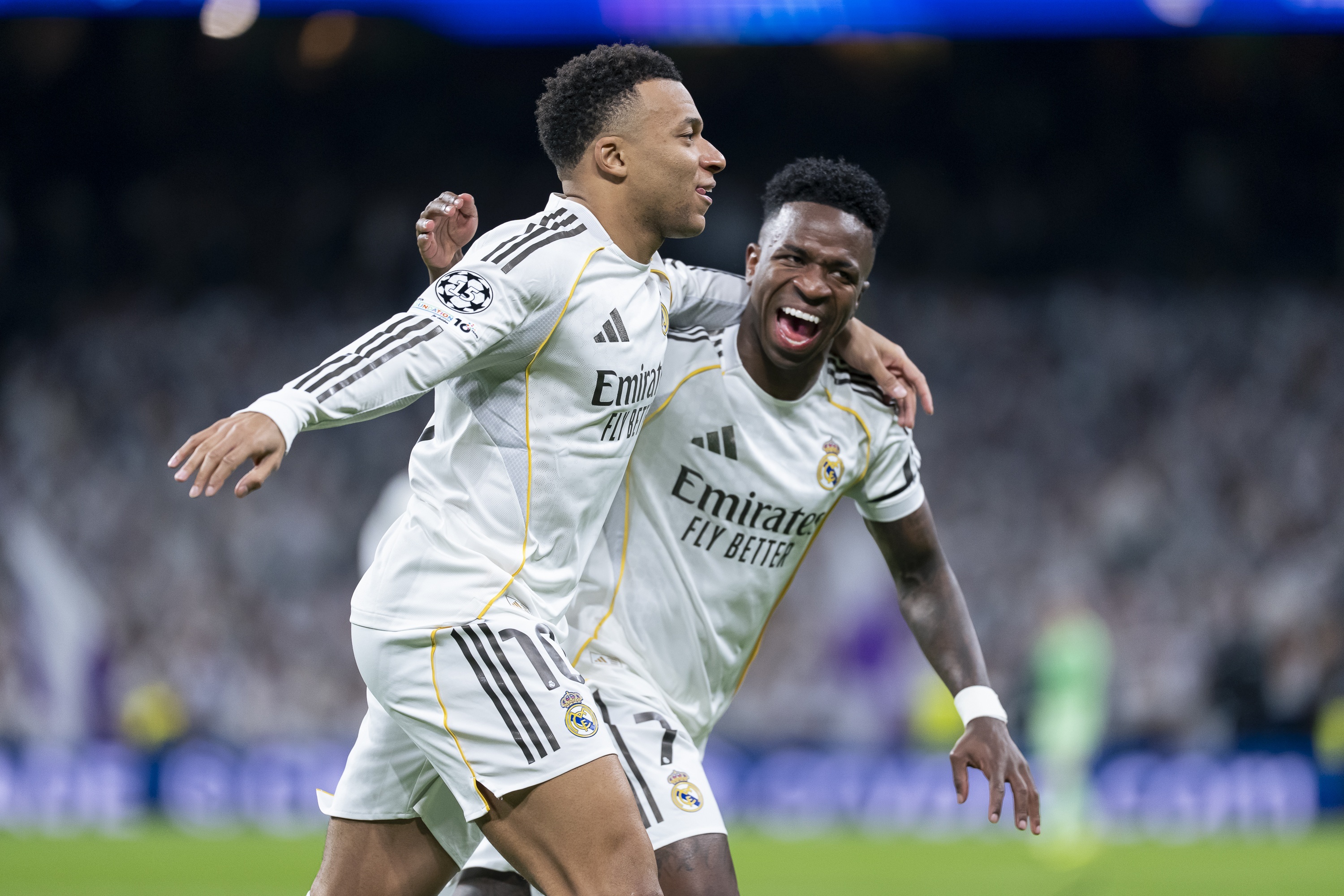 皇马希望在本月内重启维尼修斯的续约事宜，球员目前仍然希望每个赛季税后收入达到30