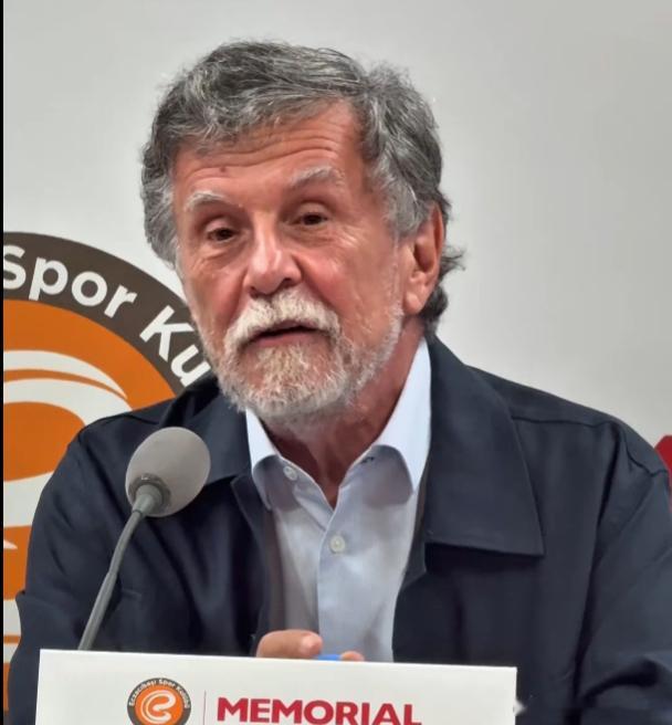 排球 🇹🇷关于埃布拉尔·卡拉库尔特，法鲁克：“可怜的女孩正在努力康复，所以现