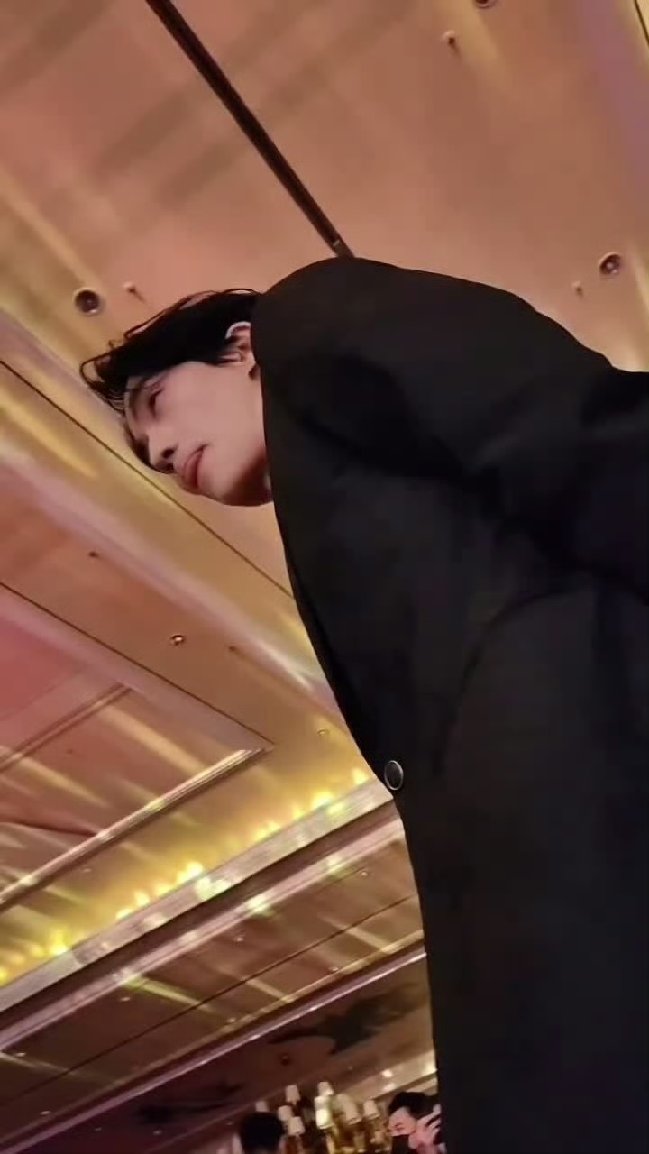 好久不见，羞涩的女王。 