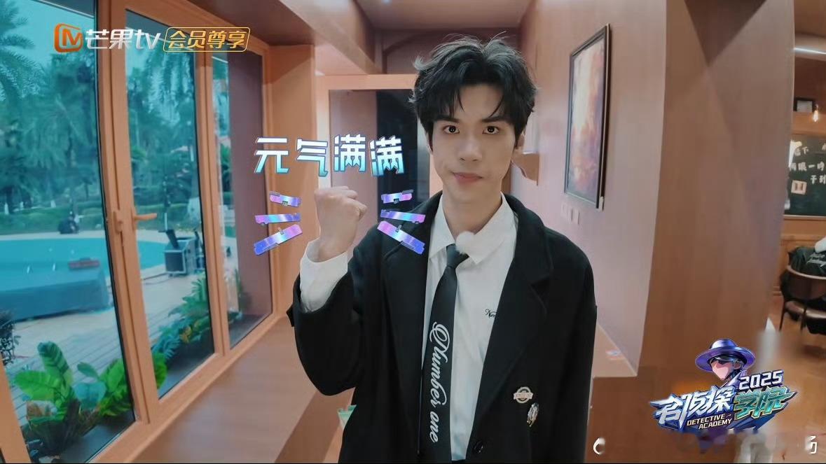 李晋晔这是真上过班 李晋晔沉浸式上班状态太戳人，脱口喊激情的名场面真实到想哭，综