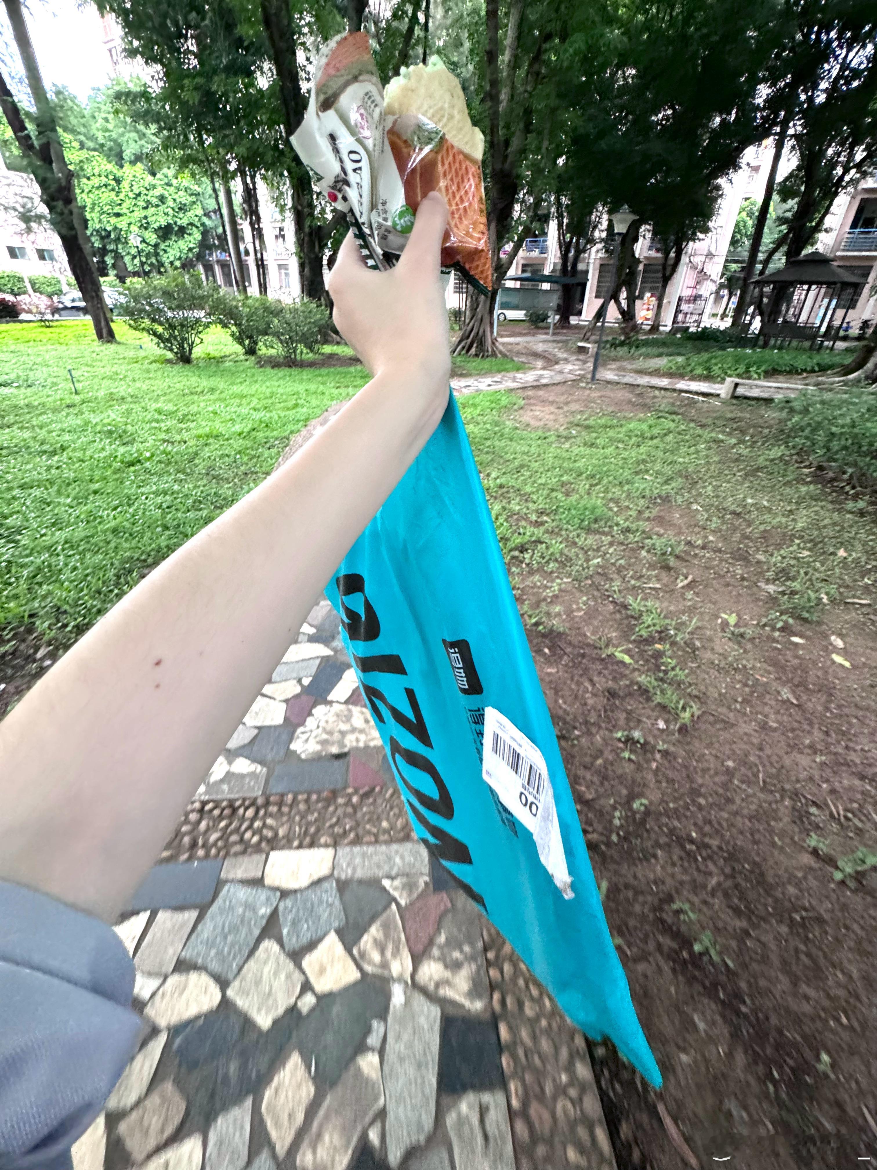 哦哦哦你咋知道我宝宝给我买了个书包