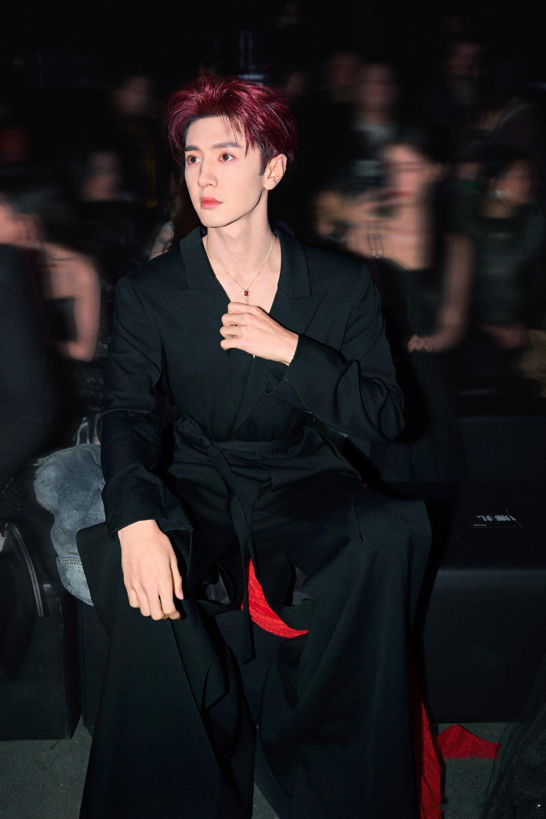 #从未见过像陈哲远这么实诚之人# 今晚的陈哲远是红毯之星，帅气自信地谈自己，那迷