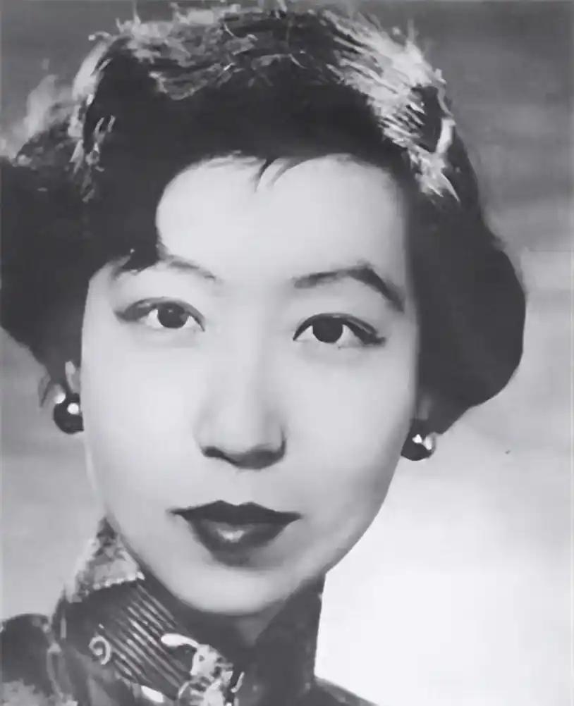 1938年张爱玲被父亲打针，藏着民国才女的原生伤痛
 
1938年，张爱玲40岁