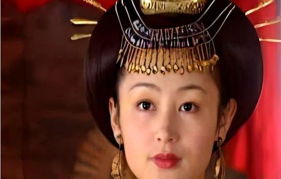 公元698年，太平公主在一个夜晚宠幸了四名男子。

到了第二天清早，丫鬟们低着头